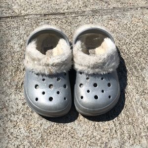 Childrens Place Croc Inspired Shoes Size 4/5